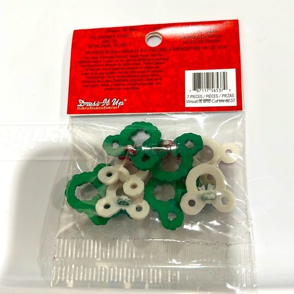 NWT Disney Christmas Buttons - Picture 2 of 2